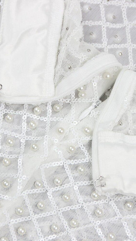 Weiße, enge Hose, zweiteilig