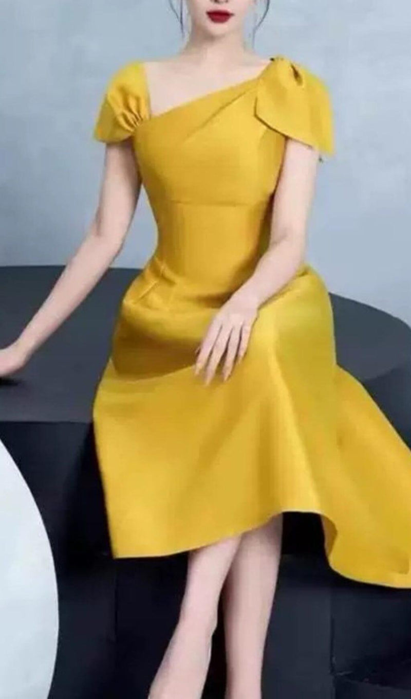 YELLOW ASYMMETRIC SHOULDER DIAGONAL COLLAR TEMPERAMENT FRENCH DRESS