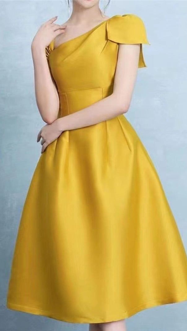 AIIZIE YELLOW ASYMMETRIC SHOULDER DIAGONAL COLLAR TEMPERAMENT FRENCH DRESS - product image