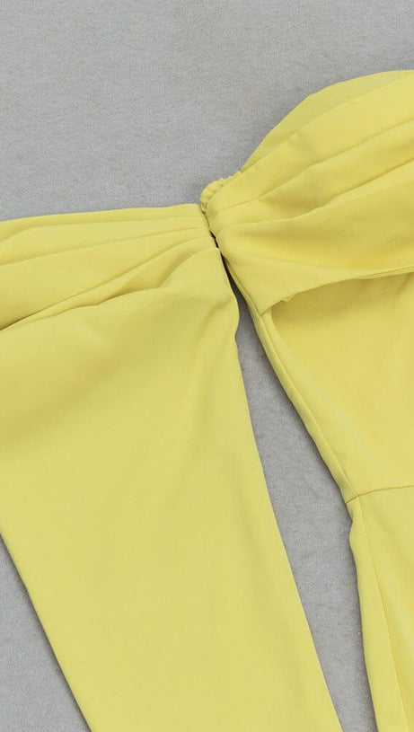 YELLOW ONE-SHOULDER STRAPLESS LONG-SLEEVED PLEATED MAXI DRESS