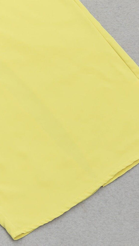 YELLOW ONE-SHOULDER STRAPLESS LONG-SLEEVED PLEATED MAXI DRESS