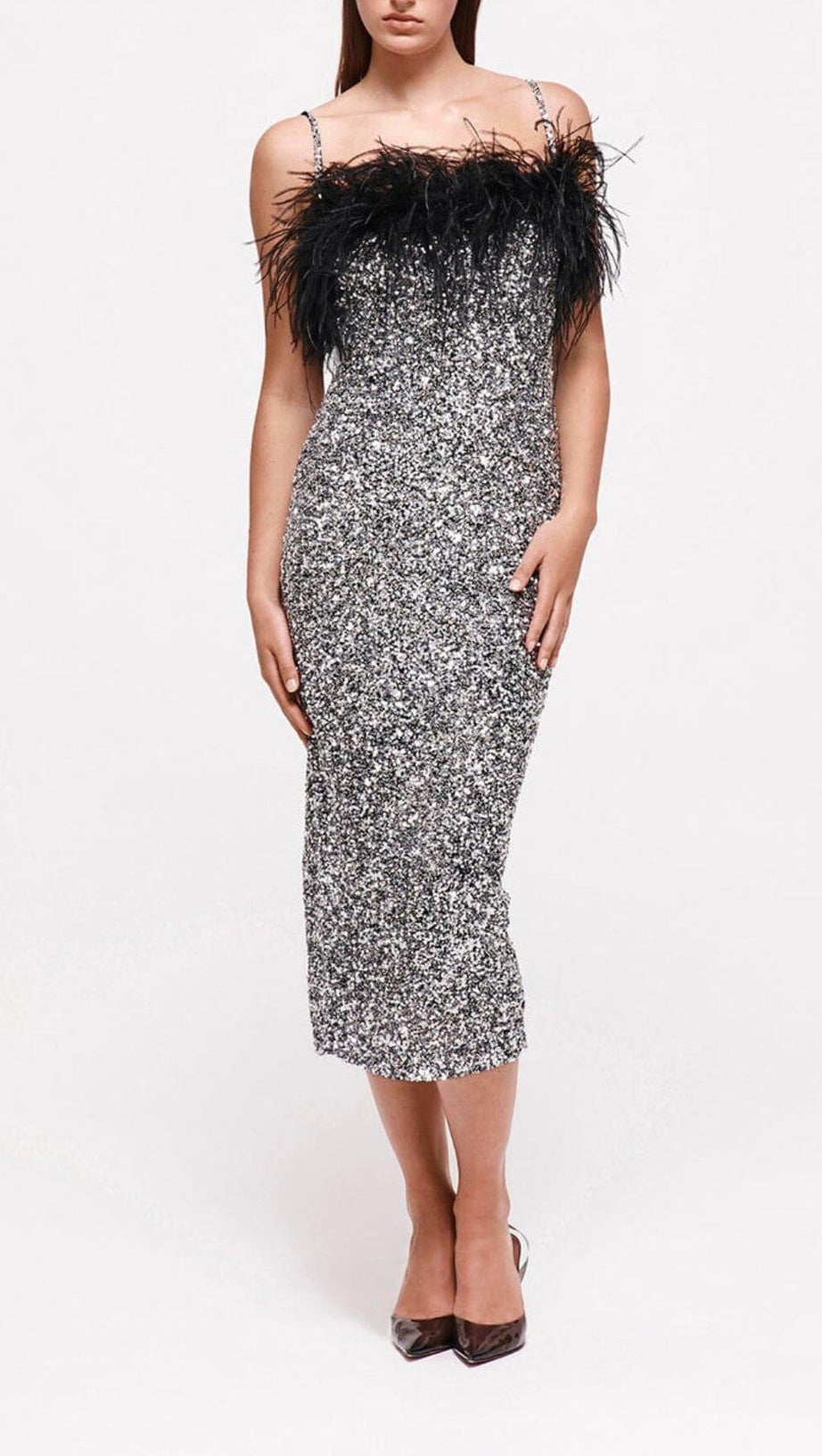 ABITO SLIM CON BRETELLE E PIUME CON PAILLETTES