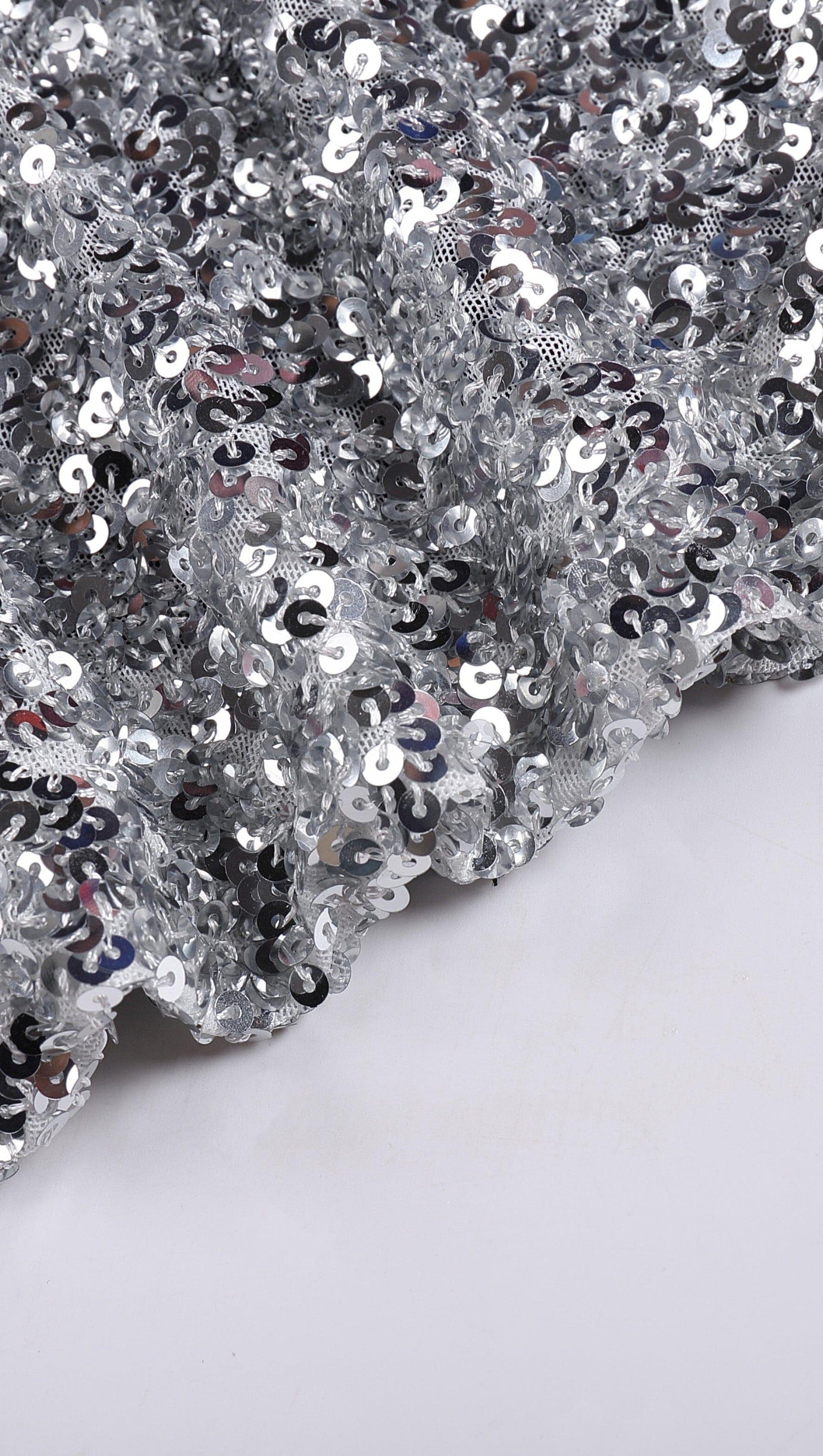 ABITO SLIM CON BRETELLE E PIUME CON PAILLETTES