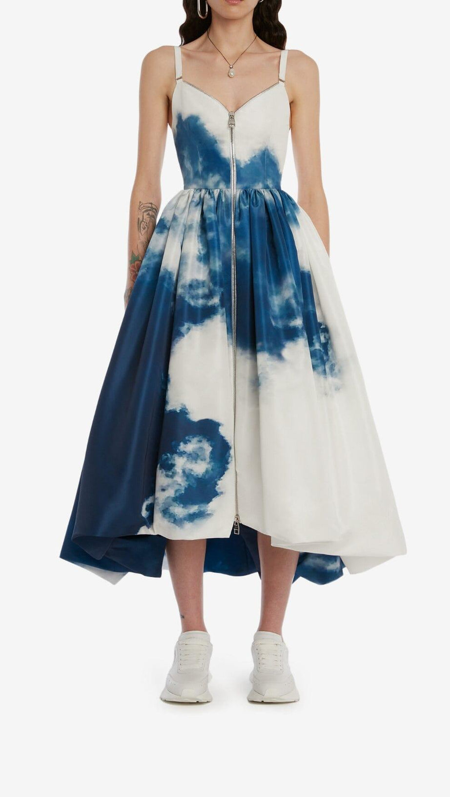 ABITO CON ZIP E STAMPA CIELO