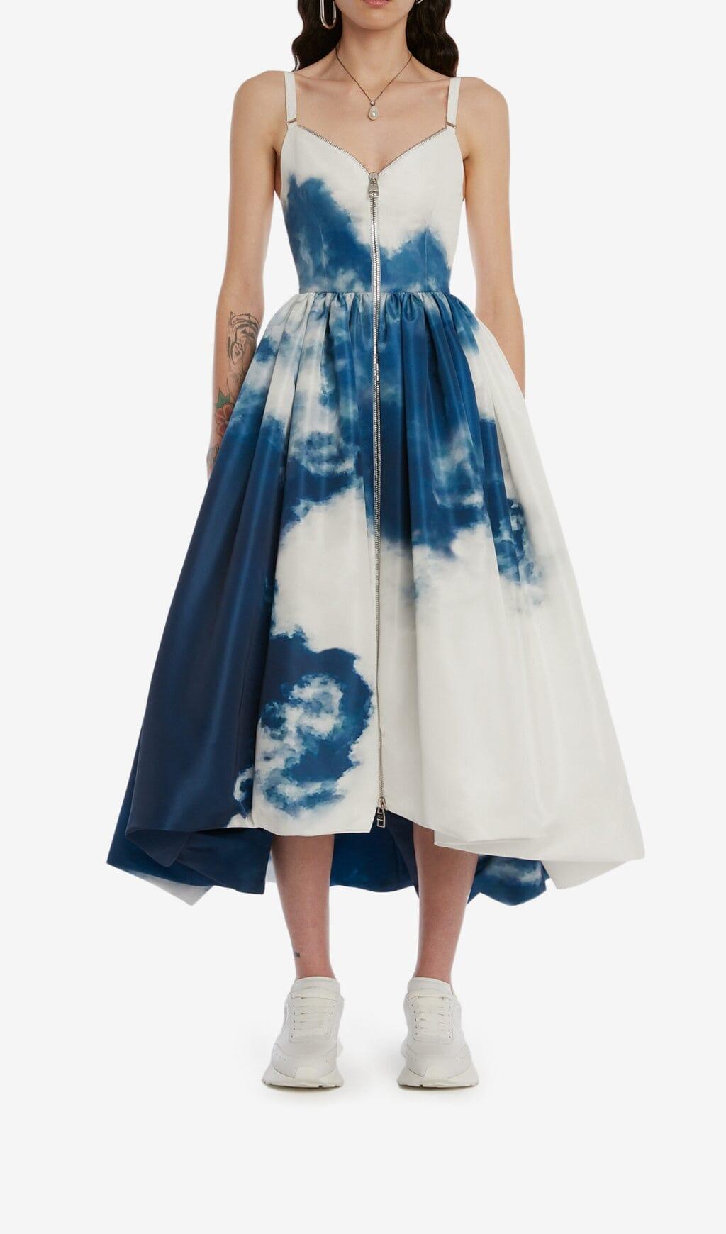 ABITO CON ZIP E STAMPA CIELO