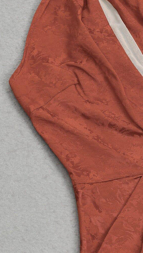 MINIABITO SENZA MANICHE CON SCOLLO ALL'AMERICANO, SCHIENA SENZA SCHIENA, PLISSETTATO E SPACCO