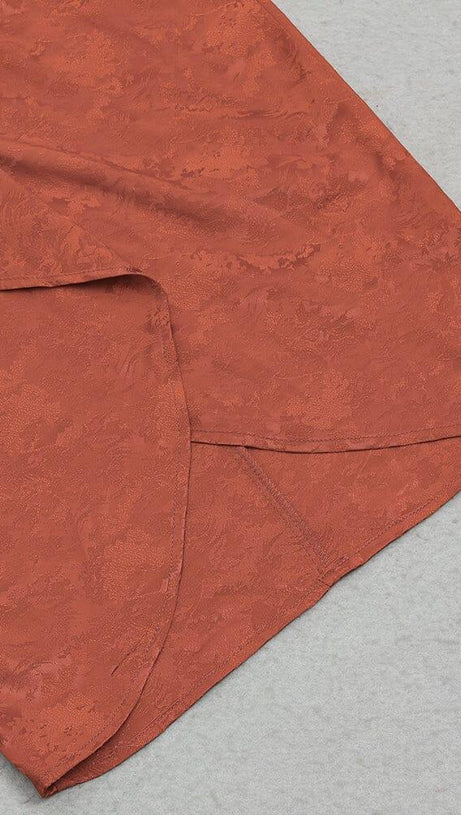 MINIABITO SENZA MANICHE CON SCOLLO ALL'AMERICANO, SCHIENA SENZA SCHIENA, PLISSETTATO E SPACCO