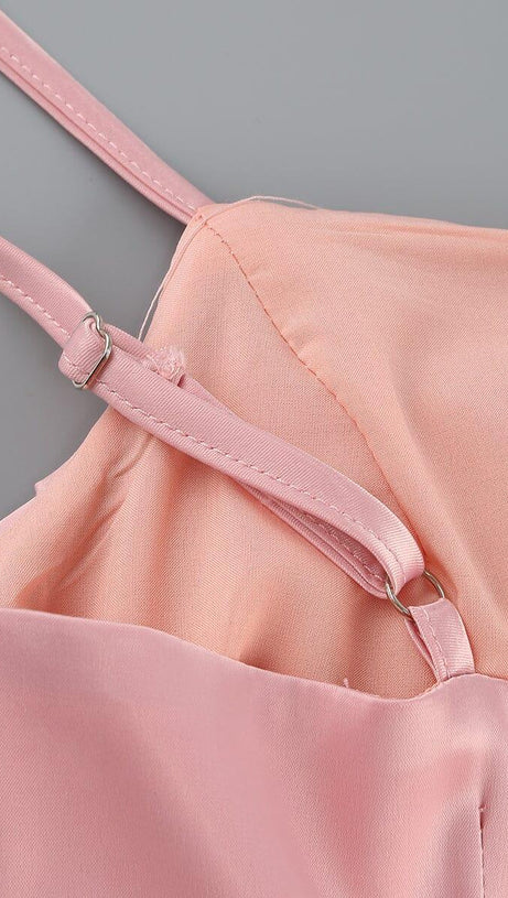 PALE ORANGE  FLORAL HIP-HUGGING PLEATED SUSPENDER DRESS