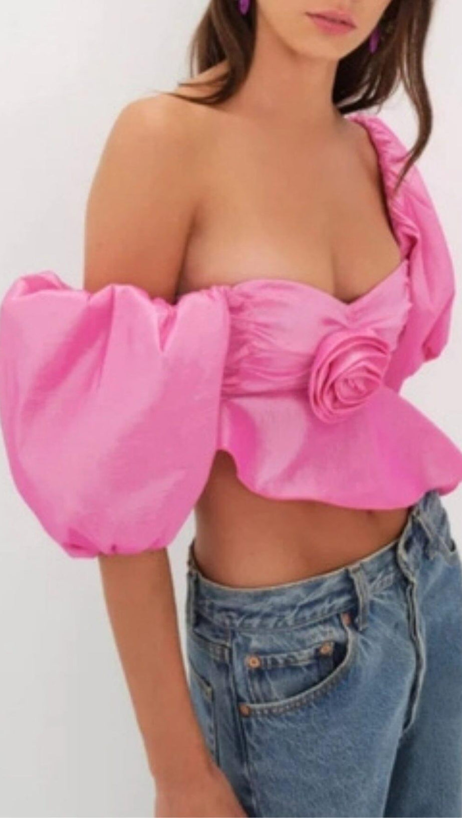 ROSA BLUMENMUSTER, TAILLELOSES KURZARM-TOP MIT PUFFÄRMELN