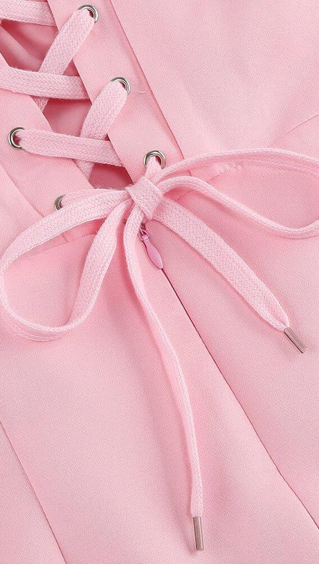 TRÄGERLOSES MINIKLEID MIT ROSA ROSENBLUMEN