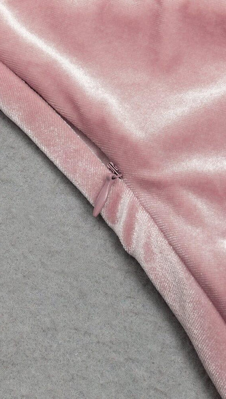 ABITO ROSA CON BRETELLE, SCHIENA SENZA SCHIENA, IN VELLUTO, PLISSETTATO SUI FIANCHI