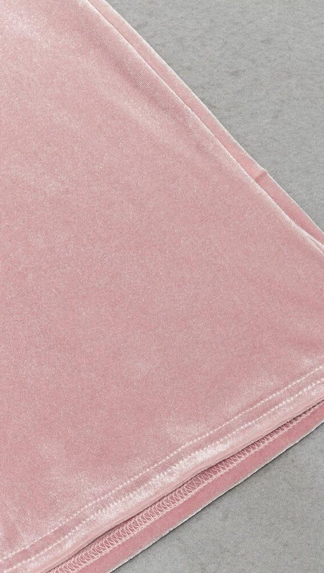 ABITO ROSA CON BRETELLE, SCHIENA SENZA SCHIENA, IN VELLUTO, PLISSETTATO SUI FIANCHI