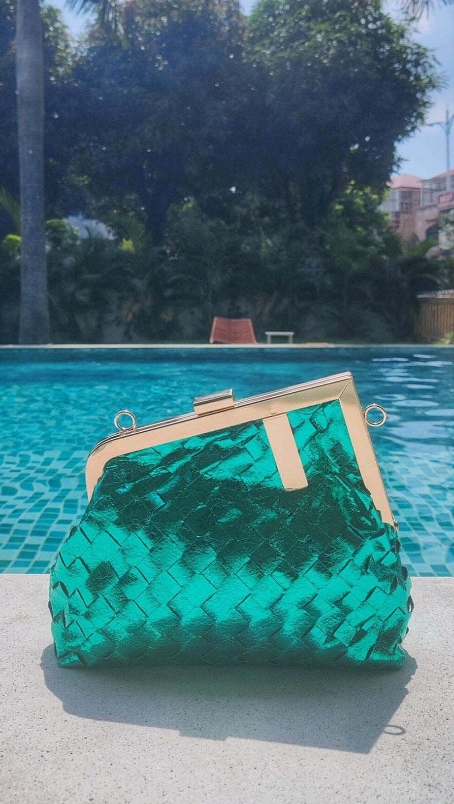 QUILTED CHAIN BAG IN GREEN