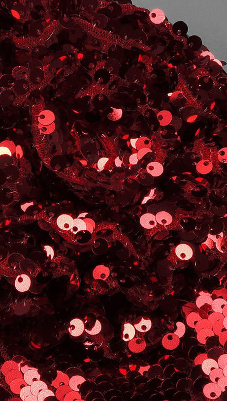 ABITO LUNGO CON SOTTOVESTE ROSSO, PAILLETTES E FIORI