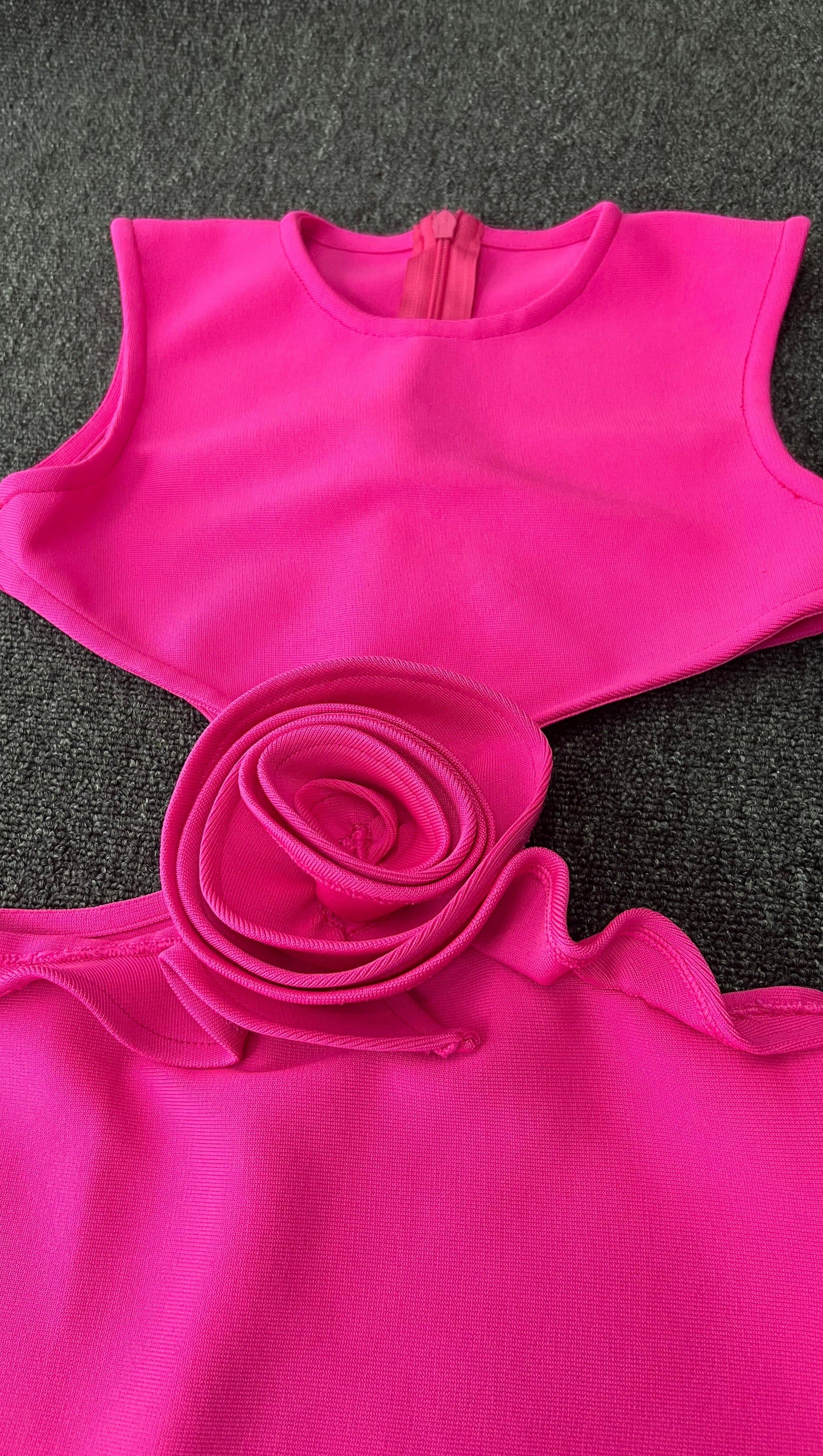 MINI ABITO CON APPLICAZIONI DI ROSE E TAGLIO