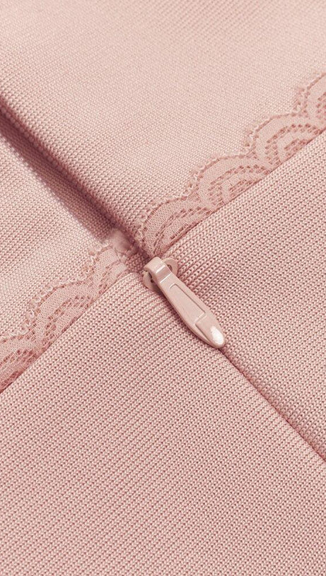 ABITO LUNGO SNELLENTE CON SPACCO A MANICHE LUNGHE E SCOLLO A V