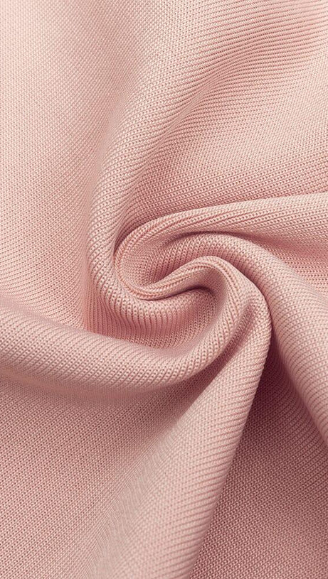 ABITO LUNGO SNELLENTE CON SPACCO A MANICHE LUNGHE E SCOLLO A V