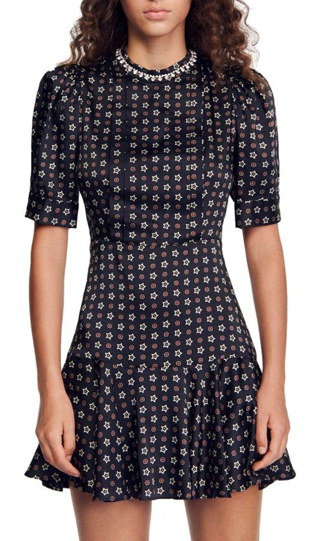 ABITO CON ORLO A VOLANT E DECORAZIONI MARDI 