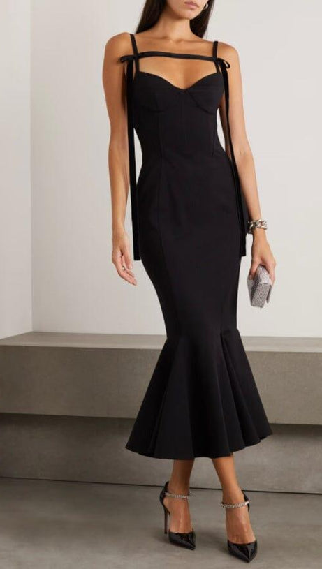 STRAPY SLIM MAXI DRESS IN BLACK