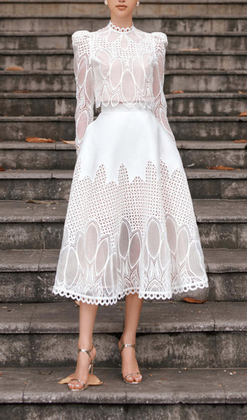 HEAVY-DUTY LACE STAND-UP COLLAR PUFF-SLEEVE HIGH-WAIST MIDI DRESS