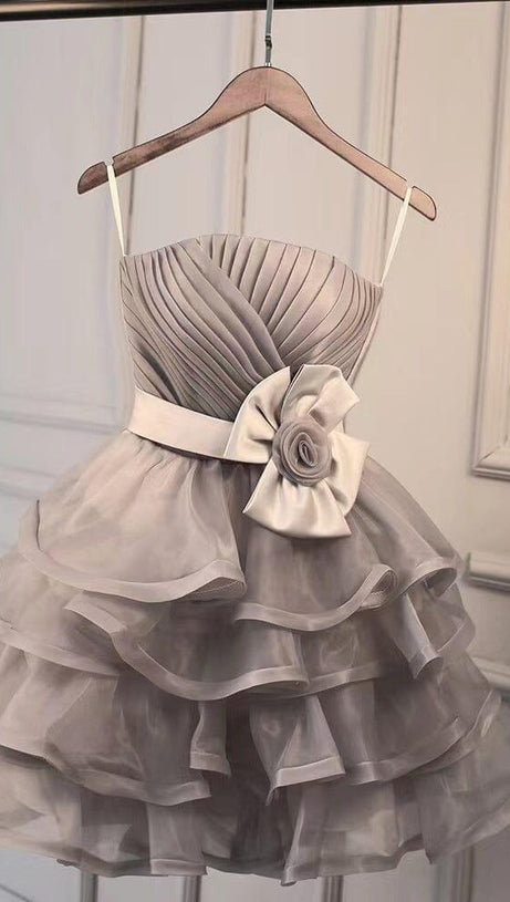 Rotes Minikleid mit Volant 