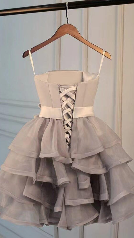 Rotes Minikleid mit Volant 