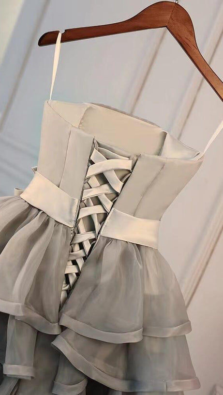 Rotes Minikleid mit Volant 