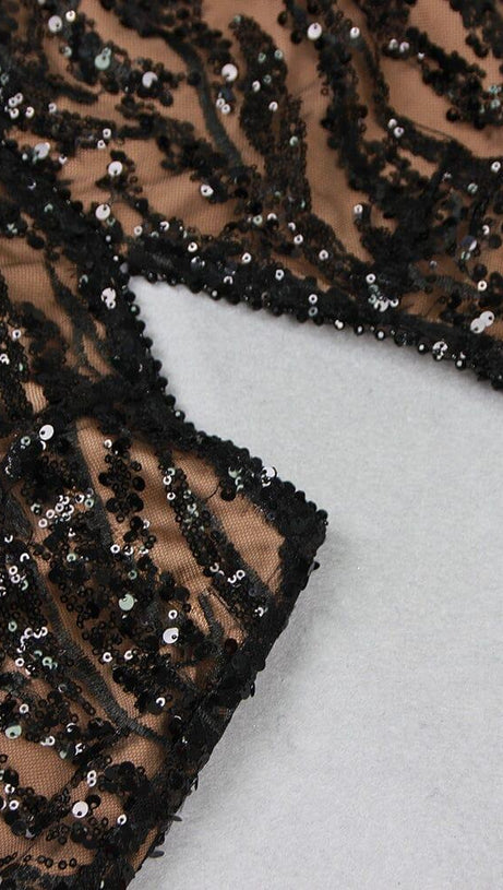 TUTA NERA SEXY CON PIUME E PAILLETTES SULLA SCHIENA