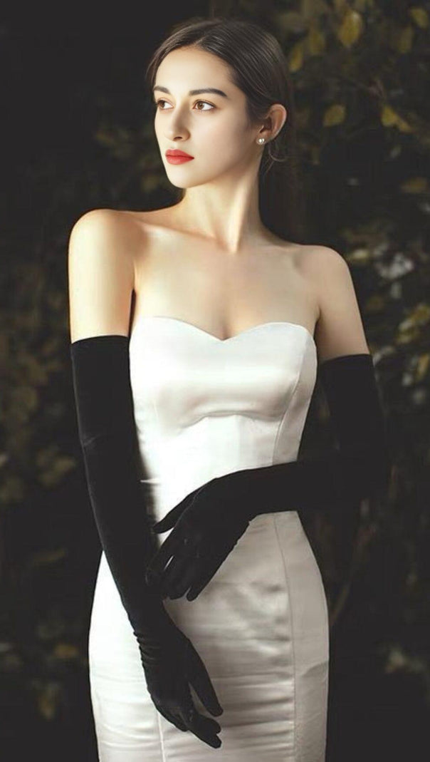 AIIZIE BLACK VELVET GLOVES - product image