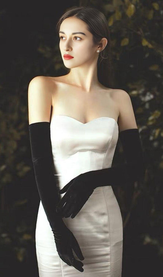 AIIZIE BLACK VELVET GLOVES - product image