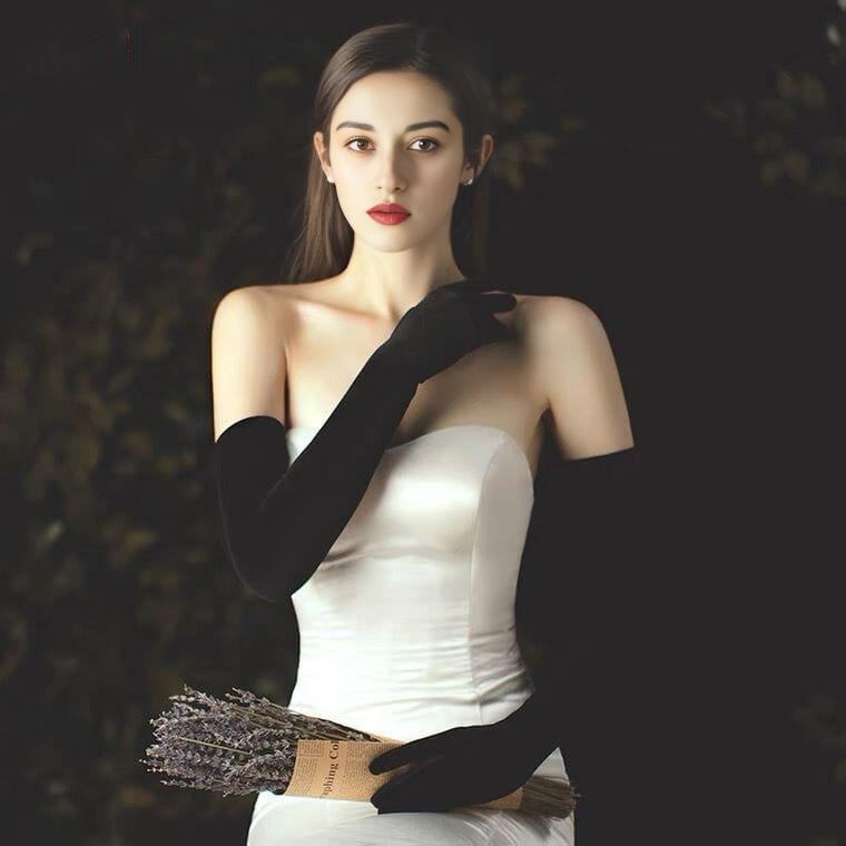 AIIZIE BLACK VELVET GLOVES - product image