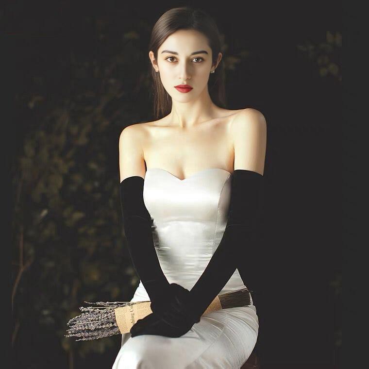AIIZIE BLACK VELVET GLOVES - product image