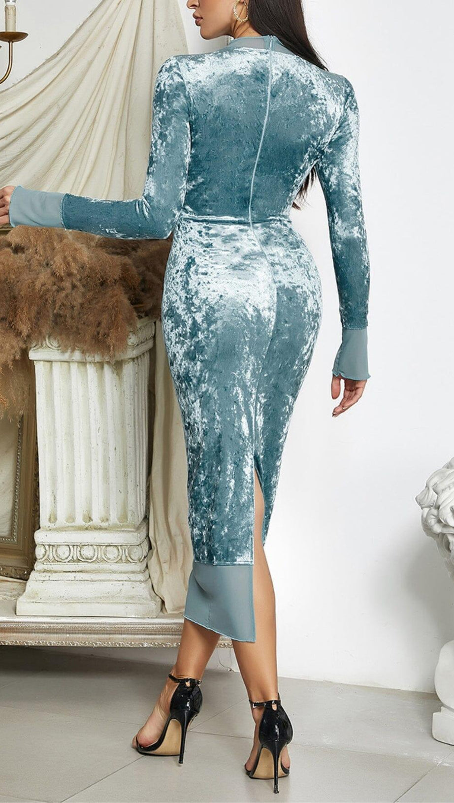 BLUE LONG-SLEEVED HOLLOW VELVET TIGHT HIP DRESS
