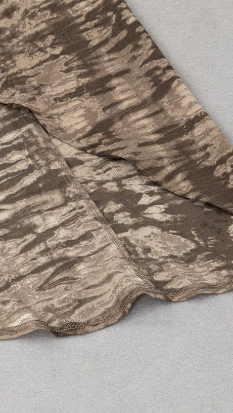 HALTER MAXI PRINT DRESS IN BROWN