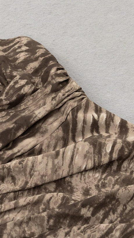 HALTER MAXI PRINT DRESS IN BROWN