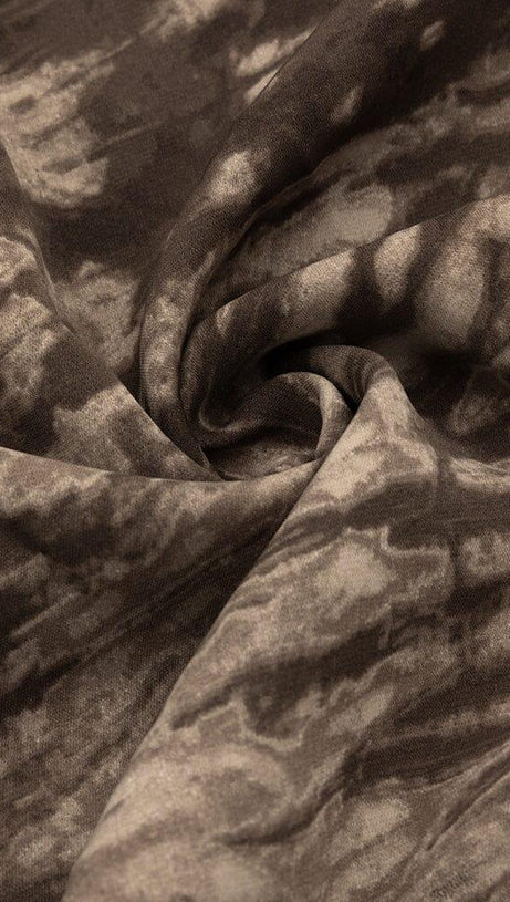 HALTER MAXI PRINT DRESS IN BROWN