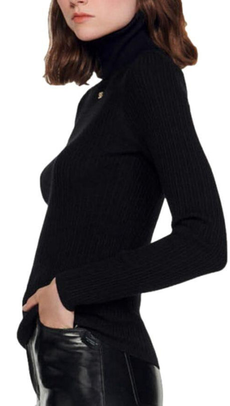 CABLE KNIT TURTLENECK SWEATER