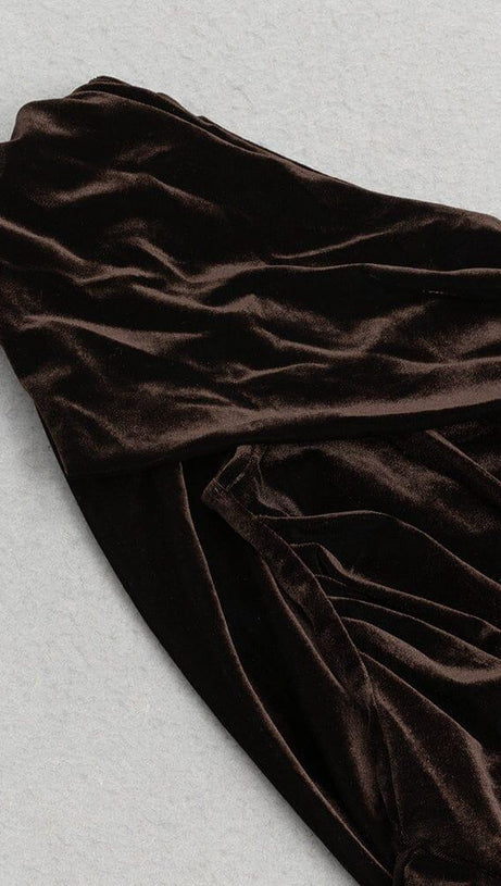 CHESTNUT ONE-SHOULDER BACKLESS BODYCON VELVET PLEATED MAXI DRESS