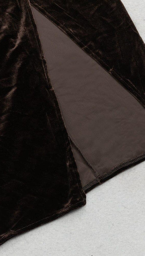 CHESTNUT ONE-SHOULDER BACKLESS BODYCON VELVET PLEATED MAXI DRESS