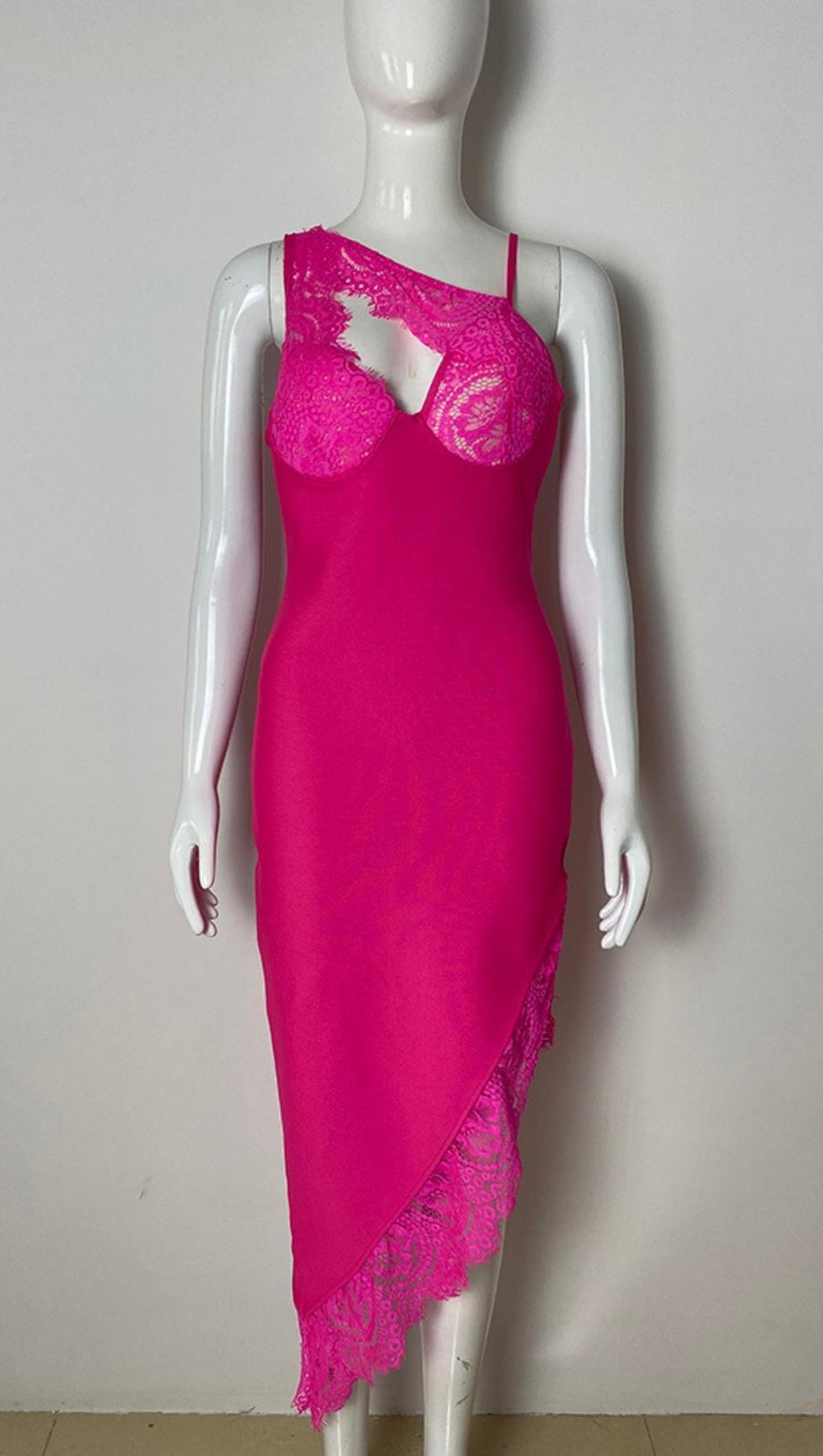 ONE SHOULDER BANDAGE DRESS IN BLACK