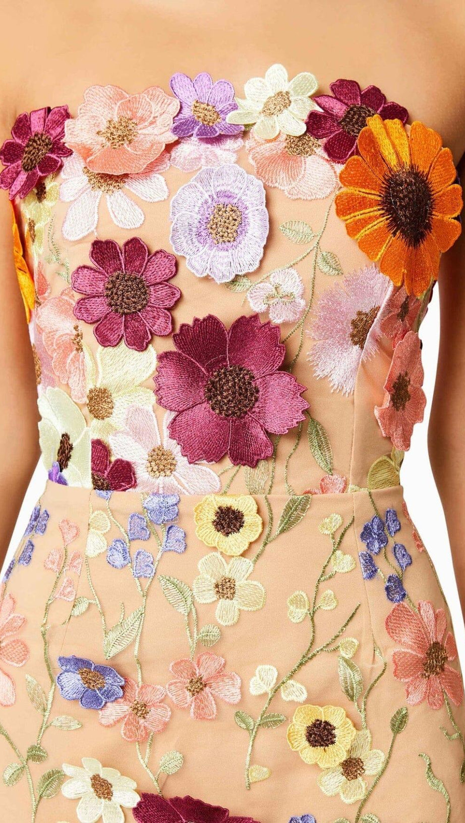 TRÄGERLOSES MIDIKLEID MIT 3D-BLUMEN 