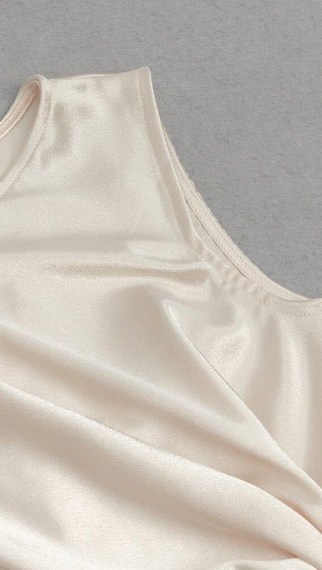 ABITO SENZA MANICHE CON PLISSETTE DI PIUME E FIANCHI COLOR ALBICOCCA