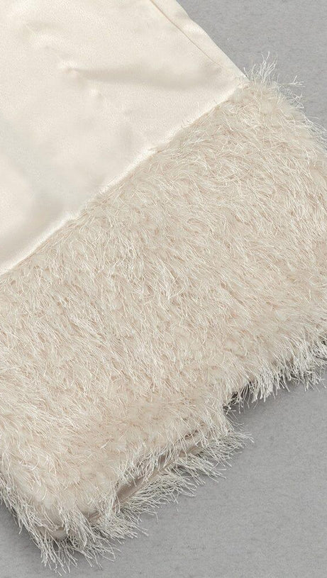 ABITO SENZA MANICHE CON PLISSETTE DI PIUME E FIANCHI COLOR ALBICOCCA