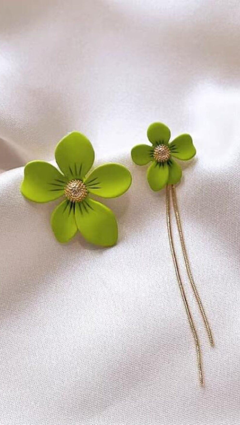 ASYMMETRISCHE QUASTENBLUMENOHRRINGE