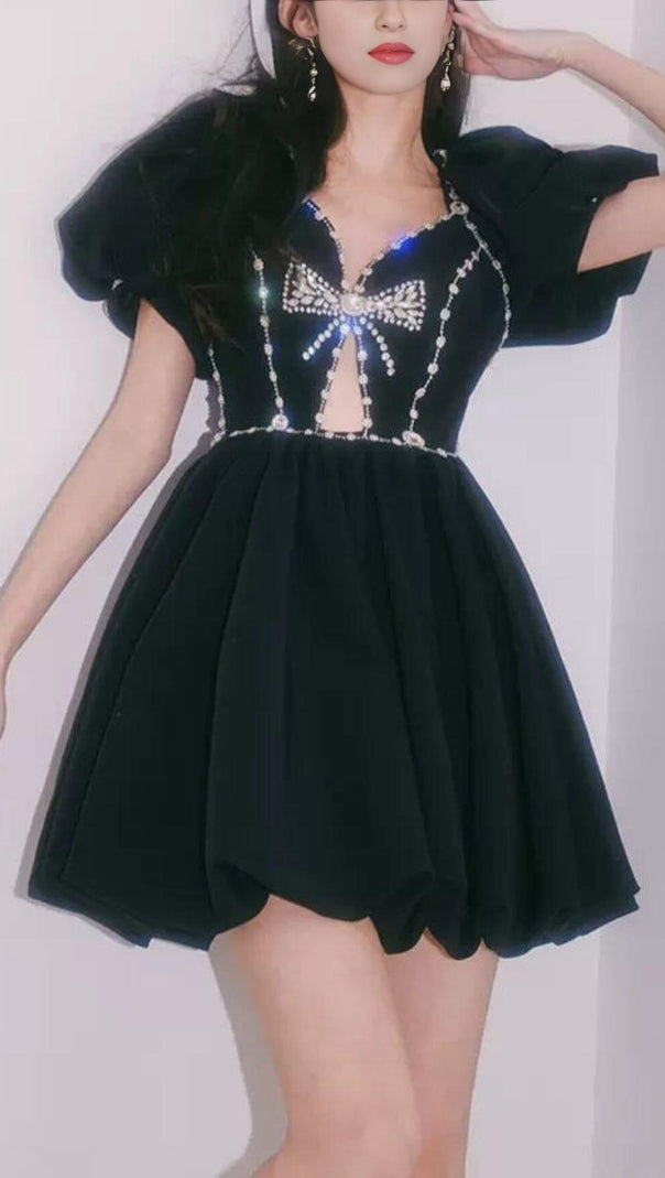 AIIZIE BLACK DIAMOND CHAIN BOW PLEATED PUFFY DRESS - product image