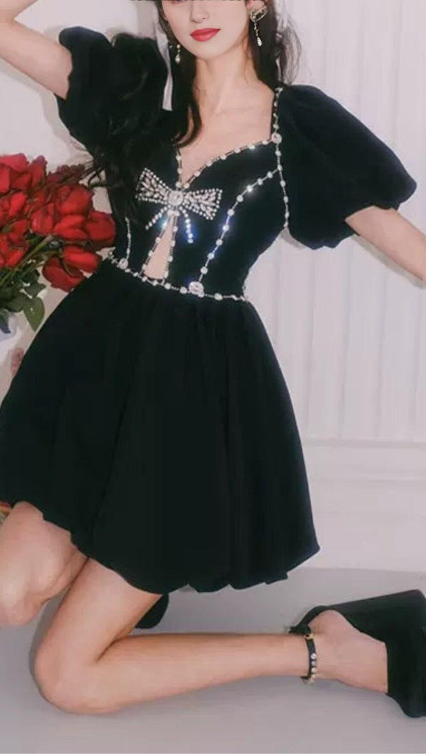 AIIZIE BLACK DIAMOND CHAIN BOW PLEATED PUFFY DRESS - product image