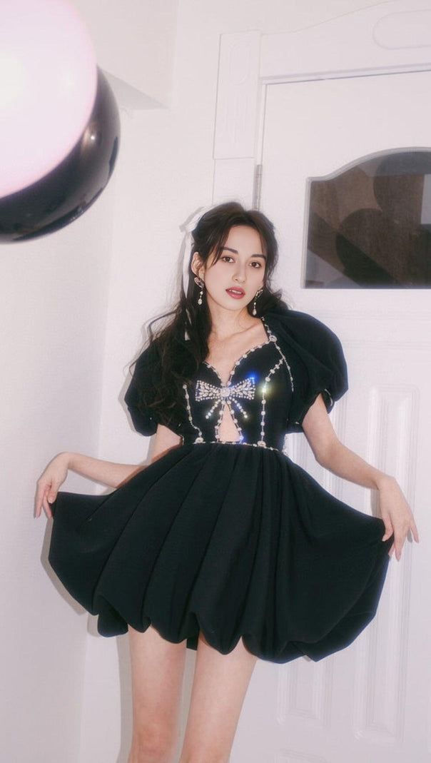 AIIZIE BLACK DIAMOND CHAIN BOW PLEATED PUFFY DRESS - product image