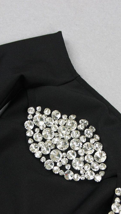 SCHWARZES OFF-SHOULDER MINIKLEID MIT KRISTALL-CUP