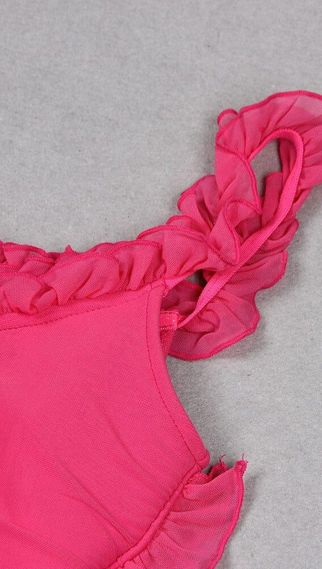 ABITO ROSA CON SPALLE SCOPERTE E BALZE