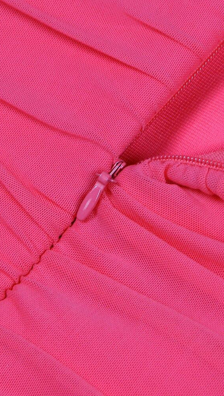 ABITO ROSA CON SPALLE SCOPERTE E BALZE